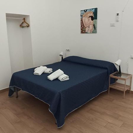 Casa Laura Oliva Mancini Bed & Breakfast Napoli Eksteriør bilde
